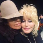 Linda Perry Instagram - Happy Birthday to the most beautiful and gracious… I fucking love you @dollyparton