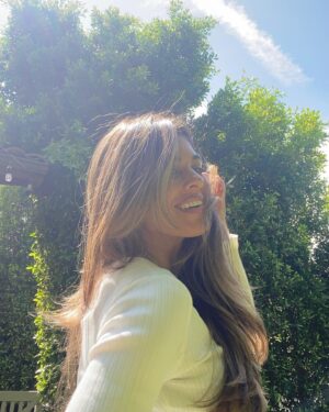 Lindsay Hartley Instagram - Been a little quiet, but coming back with an even deeper meaning of life. Heading back to work, doing what I love, and with people whom I love too ❤️