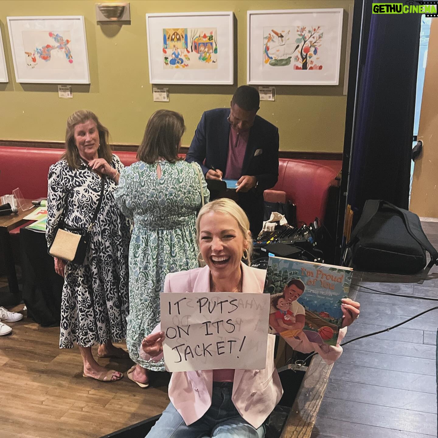 Lindsay Czarniak Instagram - Book tourin' with @craigmelvinnbc in DC! Congrats on sharing I'm Proud of You with the masses! .#JOTD #jokes #laugh #books #bookstagram #family