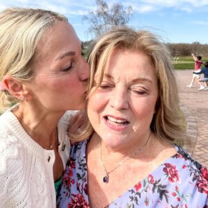 Lindsay Czarniak Instagram - Loved spending time with family today. Always so grateful knowing it's not the easiest trip when family lives far away. Happy Easter! #Easter #family #love