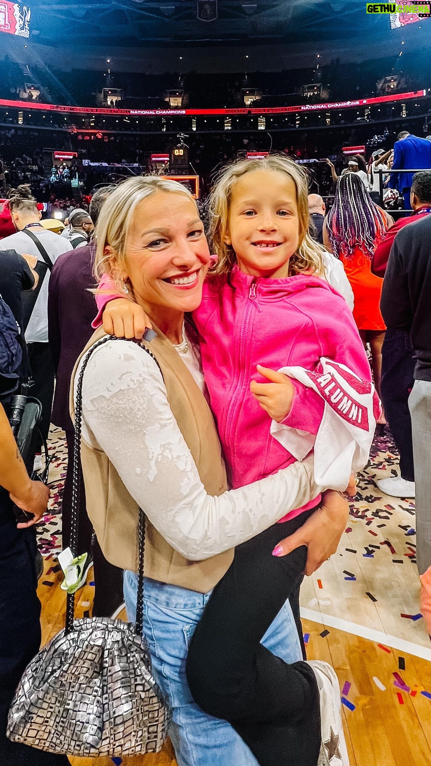 Lindsay Czarniak Instagram - March madness in the books! Had to share more about what we saw Sunday. Inspiring on many levels. #girlpower #sports #womensbasketball #ncaa #marchmadness