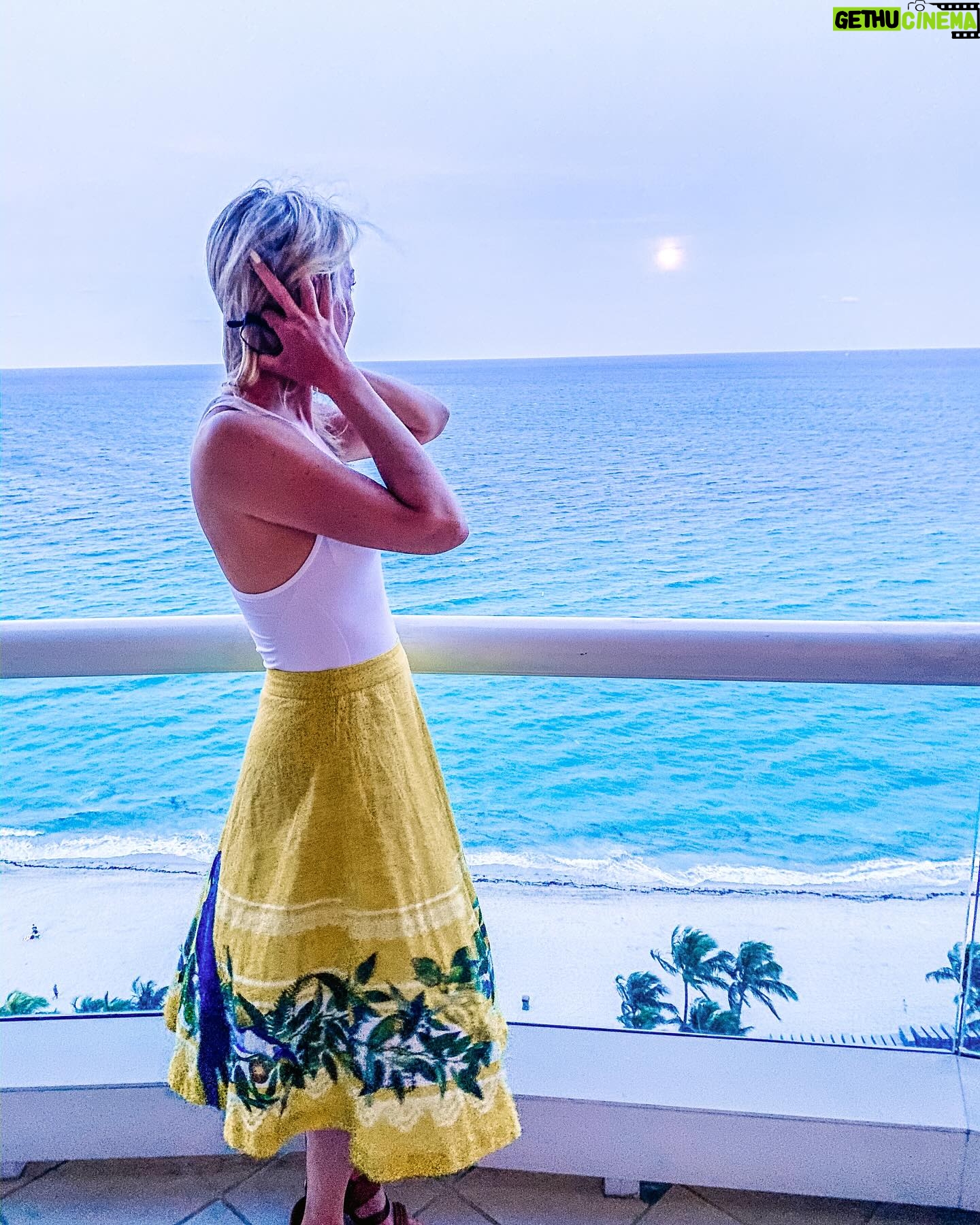 Lindsay Czarniak Instagram - Always missing Miami! Whats your go to spot to visit? #miami #south #beach #love #vacation #chill