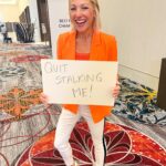 Lindsay Czarniak Instagram - Grocery store humor. Also who doesn't. love a neon blazer:) #JOTD #jokes #laugh #celery #food