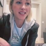 Lindsay Czarniak Instagram - My FAVORITE March Madness memory from this day 18 years ago!!!! There is so much more to say about this story that has stuck with me. I still can’t share it without tearing up because this it showed me first hand how the power of “belief” and feeling “believed in by others” can make even seemingly impossible things become reality. Excited to share more thoughts and stories like this soon with a new project! #marchmadness #basketball #hoops #finalfour #georgemason