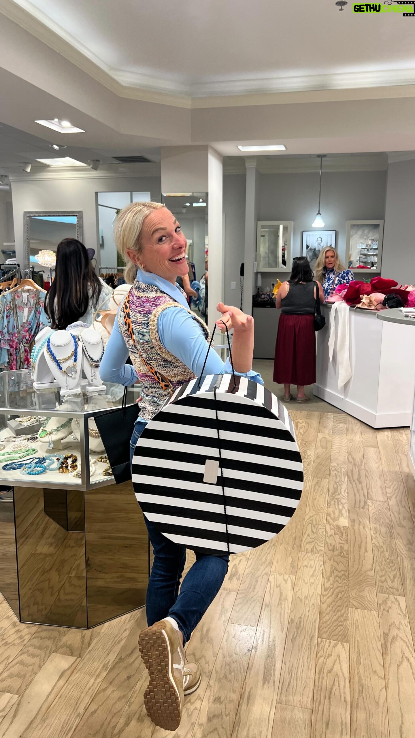 Lindsay Czarniak Instagram - Happy Derby Day! Thoughts ahead of the 150th running of the Kentucky Derby! #kentuckyderby #horses #horseracing #thoroughbred #thoroughbreds #americasbestracing