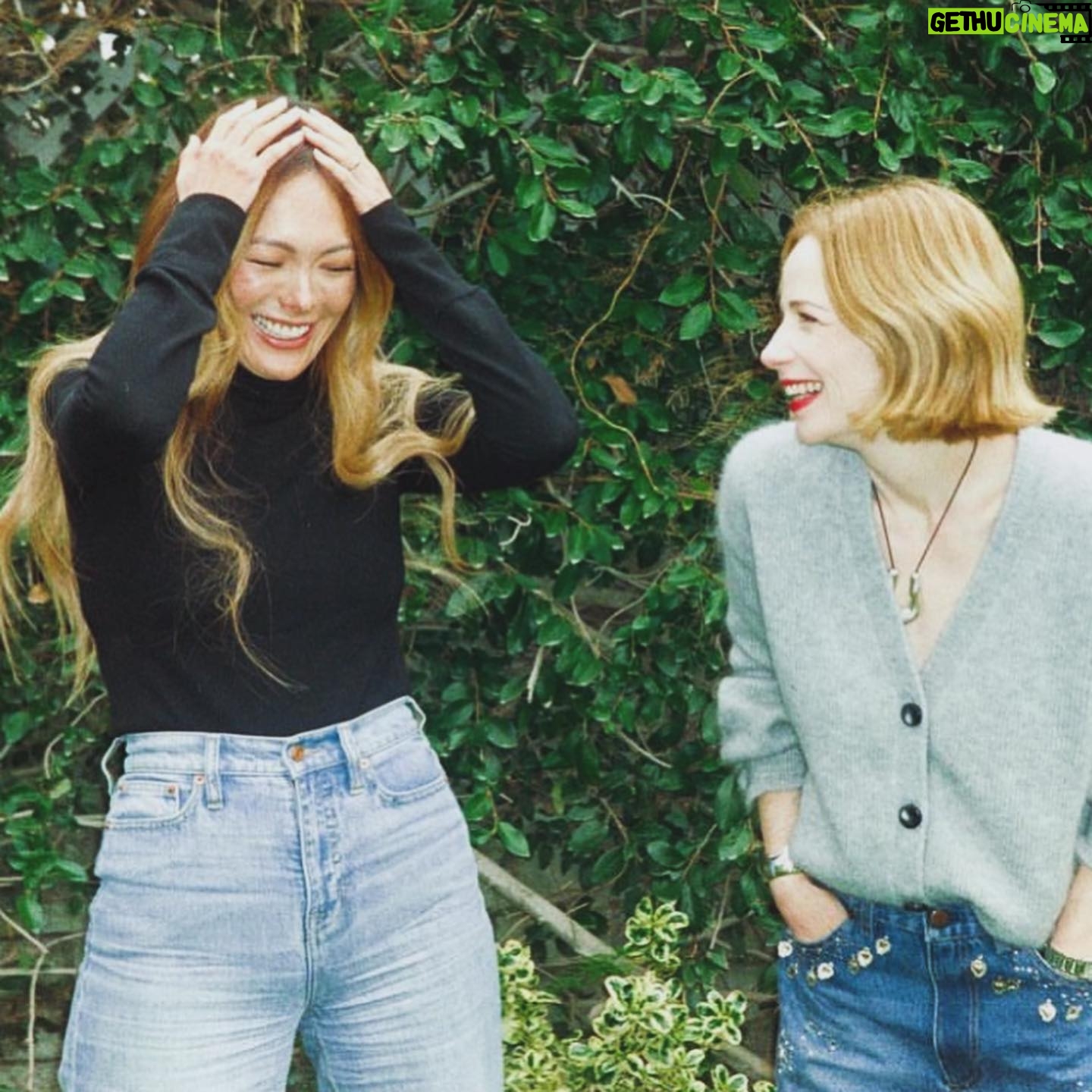 Lindsay Price Instagram - I met @jaimeraynewman4real when we both starred on a tv show years ago. There has been whole lifetime of wisdom and experience that we both have gained since in the most formative decade of our lives. We enjoyed an “Eastwick” reunion while gathering for @theretaility’s “In Conversation” interview series. Visit TheRetaility.com for more magical moments and in-depth discussions between us: @theretaility