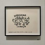 Lingling Instagram - . 『Keith Haring: Into 2025誰がそれをのぞむのか』 明日から始まる中村キース・ヘリング美術館の展示に行ってきました。 今までは自由とか希望とか平和を願うキース・ヘリングの優しい人柄を作品から感じて見ていたのですが、今回の展示はとても現実味を帯びていてまるで写真の一コマのような、描かれてる人が実際に揺れ動いて見えるような、緊迫感や動揺、暗さを感じました。 今回の展示は私にとってキース・ヘリングの知らない一面でしたが、彼の行動力や世界の子供達と描いた作品からは人間という生命力を感じて、今を生きる自分を実感し、またゆっくりみに行きたいと思う展示でした。 中村キース・ヘリング美術館関係者様、優しさの滲み出るスタッフ(本当に素敵な人達でした)の方々、最高な山田さんありがとうございました。