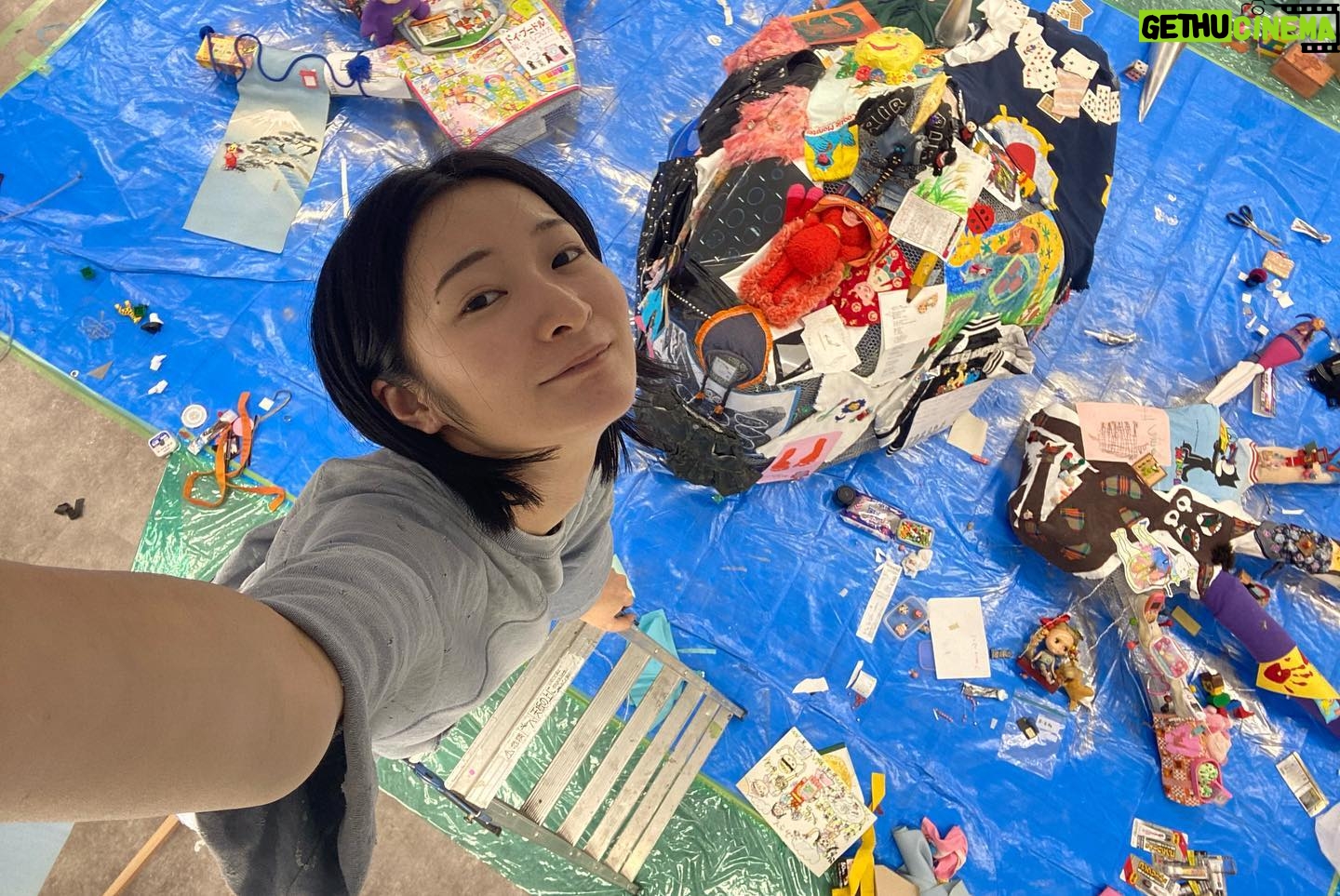 Lingling - 11.5K Likes - MEET YOUR ART FESTIVAL2023
ありがとうございました。
それぞれ違うところで生まれ育った皆様と、作品を通して幼少期の記憶で意気投合したり、懐かしんだり、新しい出会いがあったり、
制作中には想像していなかった嬉しい瞬間が沢山ありました。
スタート地点に立てました!
個展が出来るように走って生く