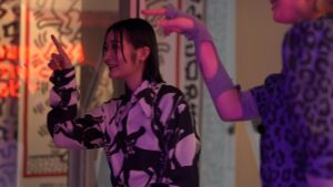 Lingling Instagram - キース・ヘリングの作品を見ていると、彼のコミカルで優しい気持ちが私にも伝染して心晴れていく気がします

大好きな作品に囲まれてのトークショーは帰りたくなくなるくらい幸せな時間でした
貴重な機会を頂きありがとうございました

中村キース・ヘリング美術館 @nakamurakeithharingcollection 
山田さん @risarisaww 
photo  @sei_yosihaaraa
