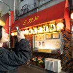 Lingling Instagram – 天からパンツが降ってきた日
池袋にあるストリップ劇場「ミカド劇場」に潜入して楽屋裏やベットショーなど行ってみなきゃ分からない秘密の空間を撮影取材せていただきました。
ひっそり丁寧にページをめくってご堪能ください。
週刊BiSH春、本日より発売!