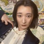 Lingling Instagram - 世界を首に付けた女と犬