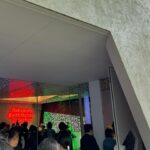 Lingling Instagram - . 『Keith Haring: Into 2025誰がそれをのぞむのか』 明日から始まる中村キース・ヘリング美術館の展示に行ってきました。 今までは自由とか希望とか平和を願うキース・ヘリングの優しい人柄を作品から感じて見ていたのですが、今回の展示はとても現実味を帯びていてまるで写真の一コマのような、描かれてる人が実際に揺れ動いて見えるような、緊迫感や動揺、暗さを感じました。 今回の展示は私にとってキース・ヘリングの知らない一面でしたが、彼の行動力や世界の子供達と描いた作品からは人間という生命力を感じて、今を生きる自分を実感し、またゆっくりみに行きたいと思う展示でした。 中村キース・ヘリング美術館関係者様、優しさの滲み出るスタッフ(本当に素敵な人達でした)の方々、最高な山田さんありがとうございました。