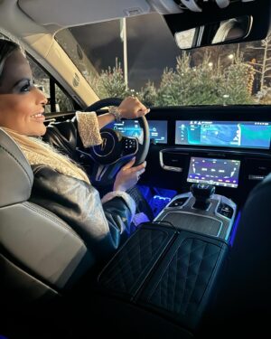 Linni Meister Instagram - Annonse/samarbeid/ Jeg har falt pladask for HONGQI E-HS9! Hva er det ikke å like med denne råe bilen?! (Bla til side for flere lekre bilder) Den har alt man kan drømme om i en bil. Synes derfor det er helt fantastisk at en så lekker og unik bil som
HONQI fra @hongqi.norge har et ellevilt leasingtilbud nå: 
 
Leasing av E-HS9 Exclusive kr 6.995/md. og fastrente 2,8%
Startleie kun kr 52.250. Etabl.geb. kr 4.995. Tot. kr 308.933. Bindingstid 36 md./45.000 km.

4WD, vinterhjul, metallic lakk, matter og 6 seter er inkludert i prisen.

 For et tilbud😳 Vet om flere som ønsker seg denne bilen, så om du slår til nå, får du den billigere enn noen gang! 🥳

Man kan få bilen enda billigere om man dropper massasjen, men personlig mener jeg det er verdt å betale litt ekstra for, da det tar kjøreopplevelsen til nye høyder🤩