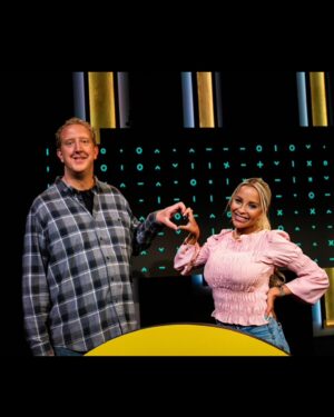 Linni Meister Instagram - Da var det ENDELIG gjort😅 På TIDE etter 19 år🙈🥳 Det ble så klart dokumentert😆 Du kan se video og det endelige resultatet på Seher.no (link i story) Kunne ikke vært mer fornøyd med den nye tattisen, så vil rette en stor takk til @houseofpaintattoofredrikstad 🙏🏽 og for den feteste julegaven, Morten❤️