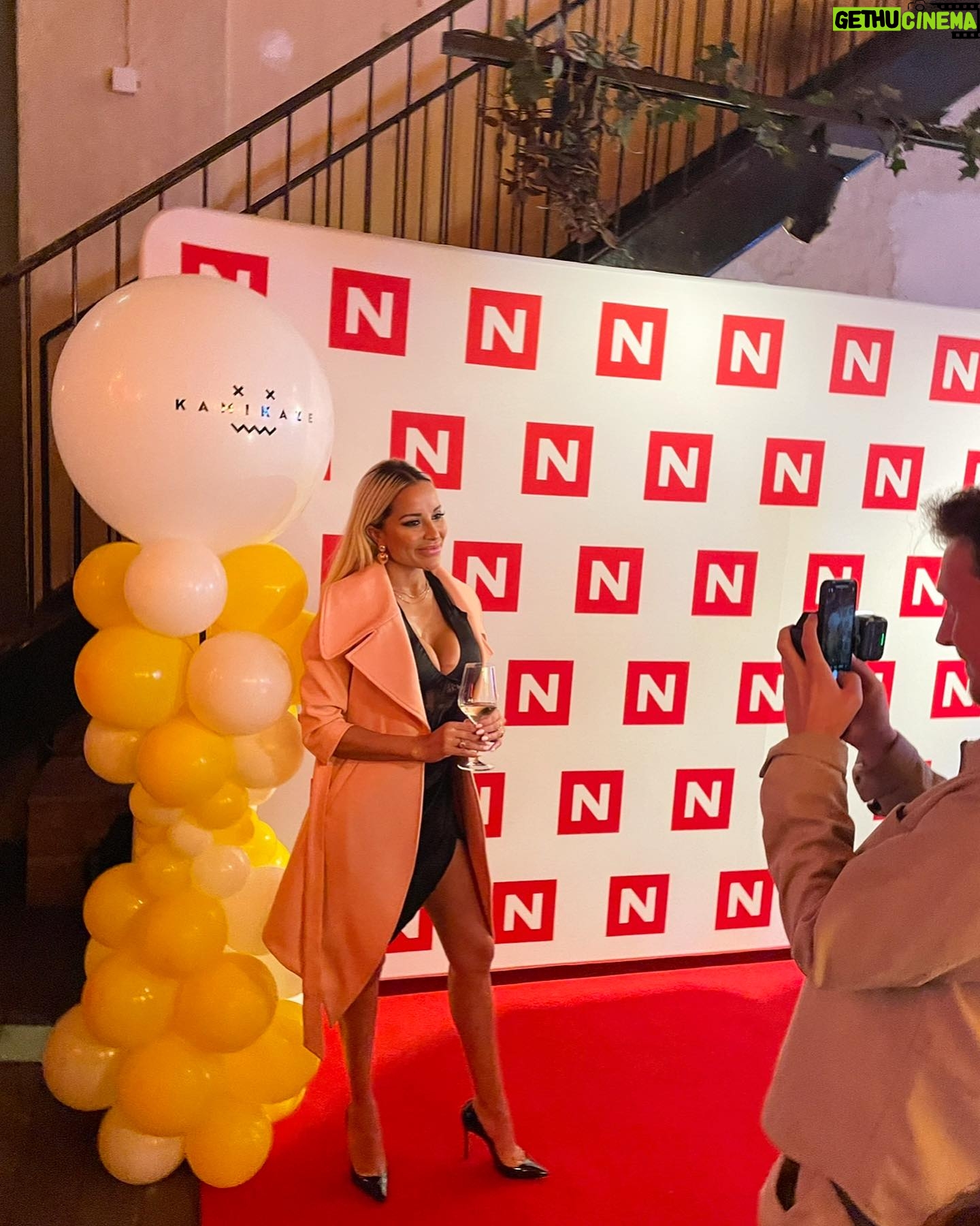 Linni Meister Instagram - I kveld 21:30 kan du se Kamikaze på @tvnorge ❤️ Jeg var på lag med beste @magnusdevold 😎🫶🏼 Gruer meg til å gjenoppleve noe av det flaueste, men også morsomste jeg har gjort🫣😅 Bla til side for å se noen hyggelige bilder og videosnutter fra premieren til Kamikaze😁🫶🏼🥂
