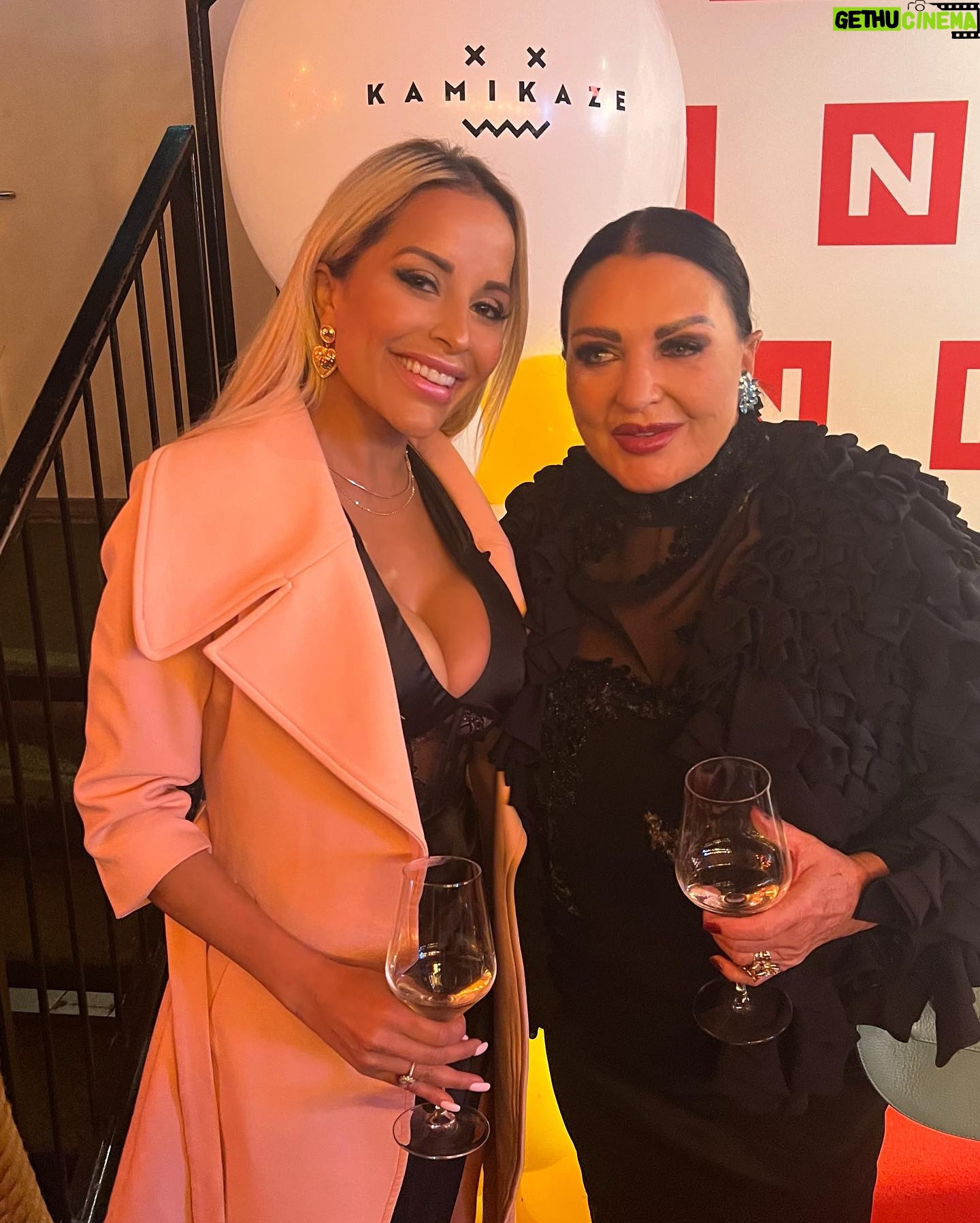 Linni Meister Instagram - I kveld 21:30 kan du se Kamikaze på @tvnorge ❤️ Jeg var på lag med beste @magnusdevold 😎🫶🏼 Gruer meg til å gjenoppleve noe av det flaueste, men også morsomste jeg har gjort🫣😅 Bla til side for å se noen hyggelige bilder og videosnutter fra premieren til Kamikaze😁🫶🏼🥂