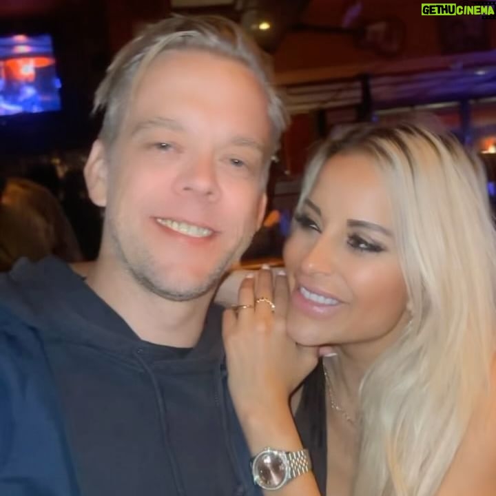 Linni Meister Instagram - I kveld 21:30 kan du se Kamikaze på @tvnorge ❤️ Jeg var på lag med beste @magnusdevold 😎🫶🏼 Gruer meg til å gjenoppleve noe av det flaueste, men også morsomste jeg har gjort🫣😅 Bla til side for å se noen hyggelige bilder og videosnutter fra premieren til Kamikaze😁🫶🏼🥂