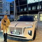 Linni Meister Instagram - Reklame/samarbeid Ikke verst å hente denne lekre HONGQI E-HS9 fra @hongqi.norge på bursdagen min🥳 Jeg er så heldig å få kjøre dette gliset av en bil i noen uker✨ Som den bilentusiasten jeg er, så synes jeg dette er helt RÅTT! Elsker den allerede🤍 Så langt gir jeg kjøreopplevelsen, komforten og massasjen i setene 10/10👌🏽