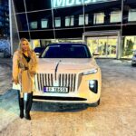 Linni Meister Instagram - Reklame/samarbeid Ikke verst å hente denne lekre HONGQI E-HS9 fra @hongqi.norge på bursdagen min🥳 Jeg er så heldig å få kjøre dette gliset av en bil i noen uker✨ Som den bilentusiasten jeg er, så synes jeg dette er helt RÅTT! Elsker den allerede🤍 Så langt gir jeg kjøreopplevelsen, komforten og massasjen i setene 10/10👌🏽