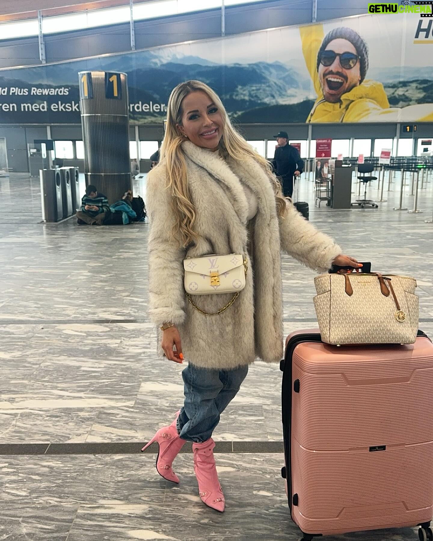 Linni Meister - 2K Likes - Klar for @pokernm 1 uke i Bratislava med verdens beste mennesker😍 Krysser alt jeg har for at jeg går videre til dag 2🤞 Har dere trua på Meister’n? 🤓♠️❤️