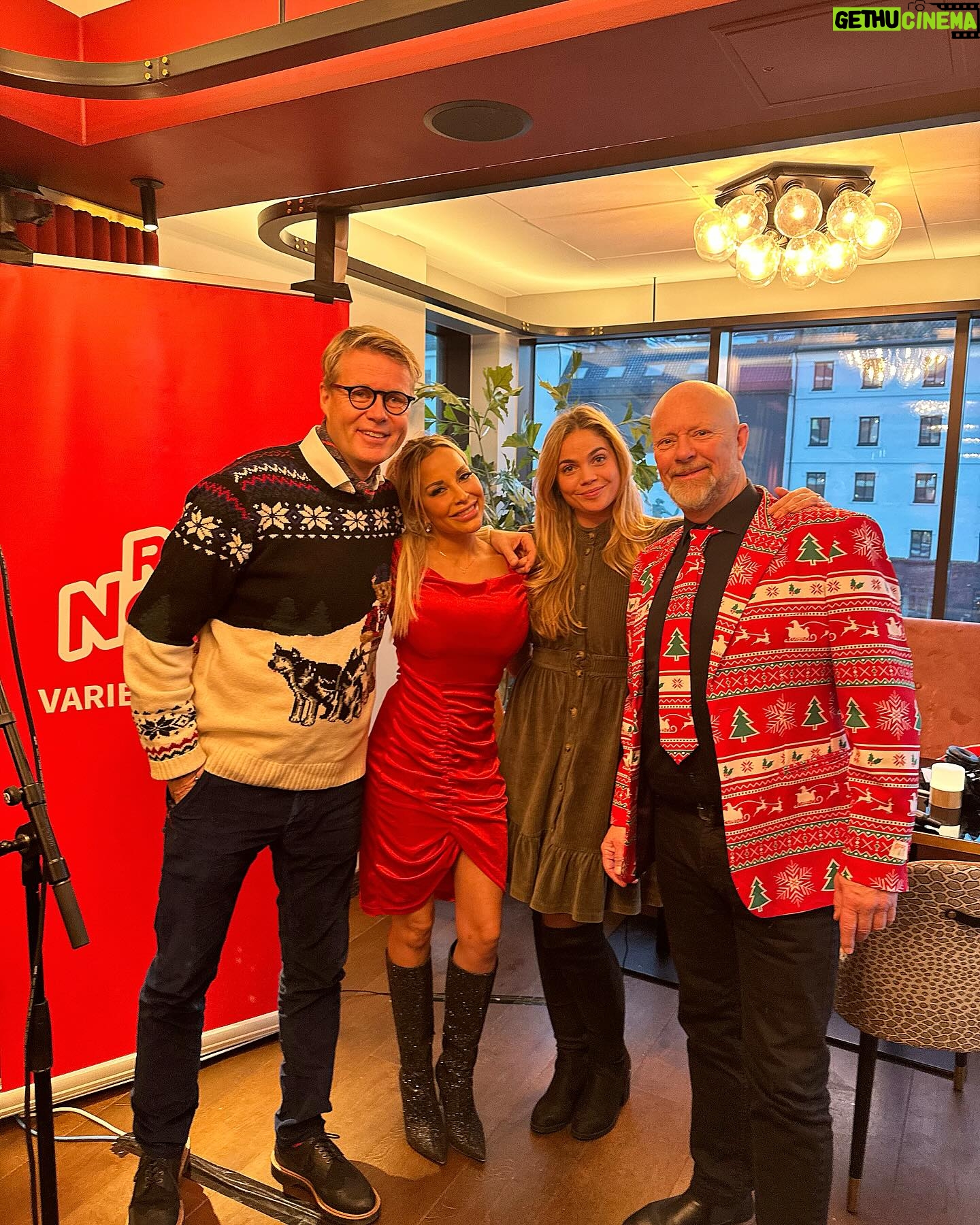 Linni Meister Instagram - Jeg er helt overveldet over de fantastiske tilbakemeldingene fra dere, så måtte dele noen her🥹🙏🏽🥳❤️ Deres mening betyr så klart alt!❤️🔥 @universalmusicnorge og @annalisakumoji ❤️🙏🏽 Startet morgenen på @radio_norge som hadde premiere på låta mi📻🥳 I kveld er det lanseringsfest på @lawooslo for alle kl:23:00. Håper vi ses🥳❤️