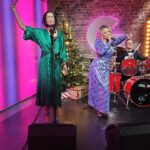 Linni Meister Instagram - GOD JUL, kjære følgere😍🎄❤️ For en herlig start på selve julaften på @gmn 🎄💃🎤🥁Tusen takk for meg😍💜 Sender dere masse kjærlighet 💜🙏🏽 Håper dere likte bandet vårt 😁😍🫶🏼🥁🎤