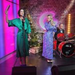 Linni Meister Instagram - GOD JUL, kjære følgere😍🎄❤️ For en herlig start på selve julaften på @gmn 🎄💃🎤🥁Tusen takk for meg😍💜 Sender dere masse kjærlighet 💜🙏🏽 Håper dere likte bandet vårt 😁😍🫶🏼🥁🎤