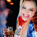 Linni Meister Instagram - Reklame/invitert Hvilket bilde liker du best? 1-2-3-4-5-6? Harley Quinn for alltid😘Tenker å kle meg ut som henne på Halloween resten av livet, så vet dere det 😆❤️💙💖 Takk for tidenes Halloween party @alexandrajoner @fanta_norge @eccentricpeople_ 🫶🏼 Dere kan å lage fest🥳