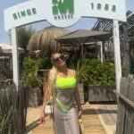 Linni Meister Instagram - Jeg trives best ved havet🧜‍♀️🩵 Lyden av bølger gir meg en indre ro🌊🧘‍♀️ @moorea_plage som ligger på @beach.pampelonne i St. Tropez, er et av fav stedene mine 🤍🇫🇷