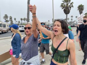 Linsey Godfrey Instagram - Our choice! My mom is 70, she protested to see Roe passed and now 50yrs later she’s watched it be overturned. She has 3 daughters and 3 granddaughters. I got my fight from my mom. I will fight alongside her, I will fight for my sisters and my nieces. I will fight for my daughter! I will fight for you. I will fight for everyone who needs abortion access.

I will aid and abet abortions. 

 #roevwade #prochoice #fuckscotus