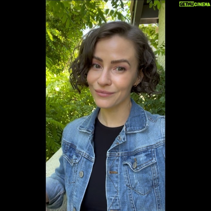 Linsey Godfrey - 1.8K Likes - Happy Mental Health Awareness Month 💚
TW: Discussion of Suicidal ideation.
Let’s spend the month educating and learning. Let’s take this month to learn ways to help yourself feel better. Let’s spend this month with empathy for sufferers.
You’re not alone. I’m here. 💚
#mentalhealthawareness #mentalhealthawarenessmonth #mentalhealthmatters
#bpdawareness