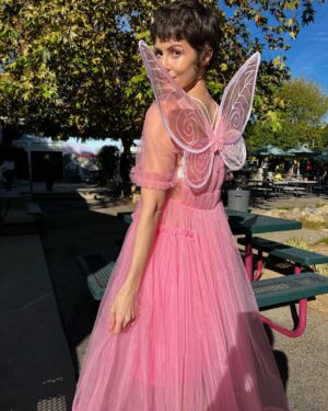 Linsey Godfrey Instagram - This is Halloween 🎃 👻👹🧚🏻💀
Featuring the little bird