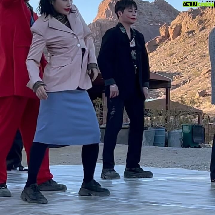 Lip J Instagram - BTS 립조커 with THE BEST #daonezcrew 같이 연습하면서 진짜 많이 배웠어 이 멋쟁이들아 😭 BIG thanks to creat Lip Joker together and always hard working being 100% put yourself all the time ! True DNACERS, such an honor to work with them 😍 @daonez_official