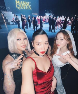 Lip J Instagram - 마네퀸의 서사깊은 메가크루 퍼포먼스에 히든 멤버로 함께 춤 출수 있게되어 너무나 영광이었고 감사했습니다. 10초, 1초 아니 0.1초의 아주 작은 디테일까지 촘촘하고 섬세했던 모든 부분이 진심이었던 그녀들의 태도에 저도 평생 해온 어떤 20초의 솔로 무브중 가장 디테일해져볼 수 있던 경험이었습니다.🤩 
사랑합니다. 

연습 과정 내내 흔들림없이 강인했던 정말 멋진 그녀들.. 앞으로의 여정도 정말 진심으로 응원합니다! 
#Mannequeen #마네퀸 #SWF2