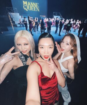 Lip J Instagram - 마네퀸의 서사깊은 메가크루 퍼포먼스에 히든 멤버로 함께 춤 출수 있게되어 너무나 영광이었고 감사했습니다. 10초, 1초 아니 0.1초의 아주 작은 디테일까지 촘촘하고 섬세했던 모든 부분이 진심이었던 그녀들의 태도에 저도 평생 해온 어떤 20초의 솔로 무브중 가장 디테일해져볼 수 있던 경험이었습니다.🤩 
사랑합니다. 

연습 과정 내내 흔들림없이 강인했던 정말 멋진 그녀들.. 앞으로의 여정도 정말 진심으로 응원합니다! 
#Mannequeen #마네퀸 #SWF2