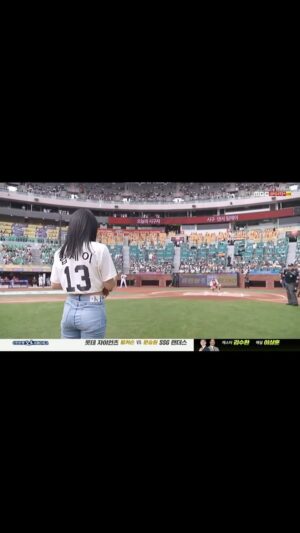 Lip J Instagram - 으하하하하하하하핫 생애 첫 야구 그리고 시구 경험⚾️
My One and Only Waack 시구 😂
정말 너무너무너무너무 즐거웠습니다 #SSGLANDERS
다들 회전근 어떻게 관리하냐며 많이들 물어보시는데.. ㅎㅎ
저도 놀랐습니다 ㅋㅋㅋㅋㅋㅋㅋㅋㅋ