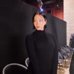 Lip J Instagram - 오늘부터 개봉하는 #pastlives 미리 보고왔어요. 영화는 너무도 우아하고 예쁘게 흘러가지만 제 가슴은 몹시도 주체할수 없는 감정에 격하게 일렁댔더랬죠. 인연에 대해서 한번 더 생각해보게 되는 너무 아름다운 영화였습니다. 꼭 보셨으면 해요💡