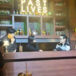 Lip J Instagram - 오늘부터 개봉하는 #pastlives 미리 보고왔어요. 영화는 너무도 우아하고 예쁘게 흘러가지만 제 가슴은 몹시도 주체할수 없는 감정에 격하게 일렁댔더랬죠. 인연에 대해서 한번 더 생각해보게 되는 너무 아름다운 영화였습니다. 꼭 보셨으면 해요💡