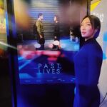 Lip J Instagram - 오늘부터 개봉하는 #pastlives 미리 보고왔어요. 영화는 너무도 우아하고 예쁘게 흘러가지만 제 가슴은 몹시도 주체할수 없는 감정에 격하게 일렁댔더랬죠. 인연에 대해서 한번 더 생각해보게 되는 너무 아름다운 영화였습니다. 꼭 보셨으면 해요💡