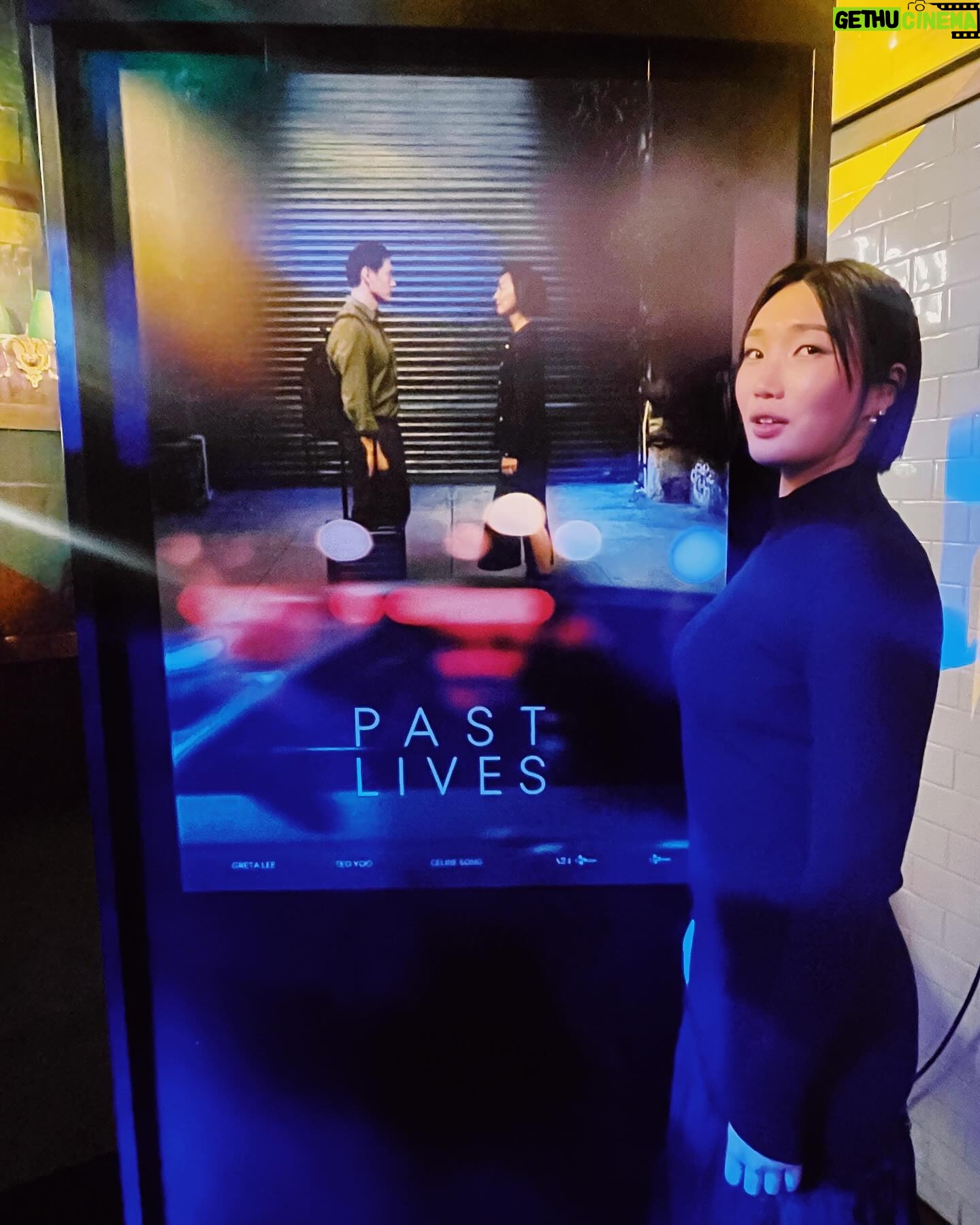 Lip J Instagram - 오늘부터 개봉하는 #pastlives 미리 보고왔어요. 영화는 너무도 우아하고 예쁘게 흘러가지만 제 가슴은 몹시도 주체할수 없는 감정에 격하게 일렁댔더랬죠. 인연에 대해서 한번 더 생각해보게 되는 너무 아름다운 영화였습니다. 꼭 보셨으면 해요💡