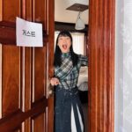 Lip J Instagram - 너무 깔깔빵빵 웃다 왔어요😂 No 염치 모립 시스타 #이용진의까라오케 @mcyori @monika_shin