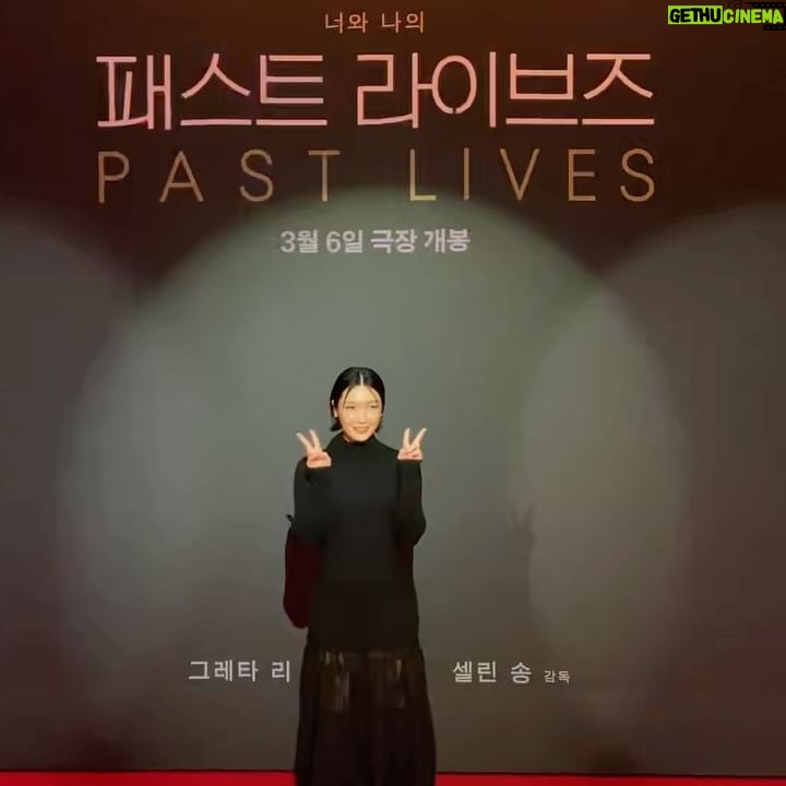 Lip J Instagram - 오늘부터 개봉하는 #pastlives 미리 보고왔어요. 영화는 너무도 우아하고 예쁘게 흘러가지만 제 가슴은 몹시도 주체할수 없는 감정에 격하게 일렁댔더랬죠. 인연에 대해서 한번 더 생각해보게 되는 너무 아름다운 영화였습니다. 꼭 보셨으면 해요💡