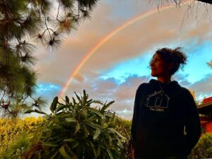 Lisa Edelstein Instagram - Two moments of hope and happiness today. Everything counts these days. #rainbow #veganfood #husband ❤️❤️❤️
