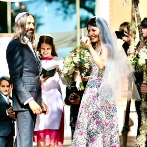 Lisa Edelstein Instagram - TEN YEARS ago our beloved @sharonbrous helped us make it official! What a happy day with @robertrussellworks and #santi and #ben, a happy day that led to a beautiful decade ❤️❤️❤️❤️❤️❤️
