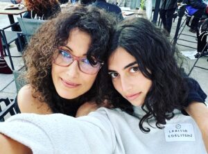 Lisa Edelstein Instagram - So happy to be at the @sfjewishfilm festival where I’m not only getting a beautiful honor tonight plus screening the amazing @swipe.nyc with @suekramernyc but they also accidentally donned my gorgeous niece as my daughter. Sorry sis! She’s all mine now! (Thanks for paying for her education though) 😛