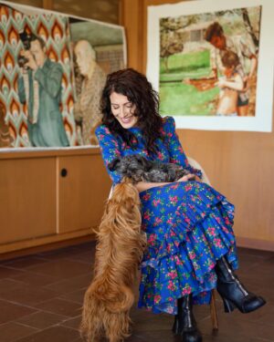 Lisa Edelstein Instagram - I’ve been adopting animals for thirty plus years and the remarkable relationships I’ve had with them has been deeply important to me. And Life changing. And Hilarious. And Joyful. Etc! Please consider adopting an animal in need today! 

bestfriends.org

#nationalbestfriendsday @bestfriendsanimalsociety #adoptdontshop 

📷 @hollandclement