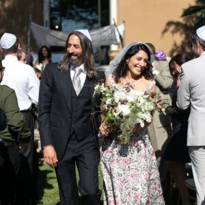 Lisa Edelstein Instagram - TEN YEARS ago our beloved @sharonbrous helped us make it official! What a happy day with @robertrussellworks and #santi and #ben, a happy day that led to a beautiful decade ❤️❤️❤️❤️❤️❤️