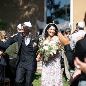 Lisa Edelstein Instagram - TEN YEARS ago our beloved @sharonbrous helped us make it official! What a happy day with @robertrussellworks and #santi and #ben, a happy day that led to a beautiful decade ❤️❤️❤️❤️❤️❤️