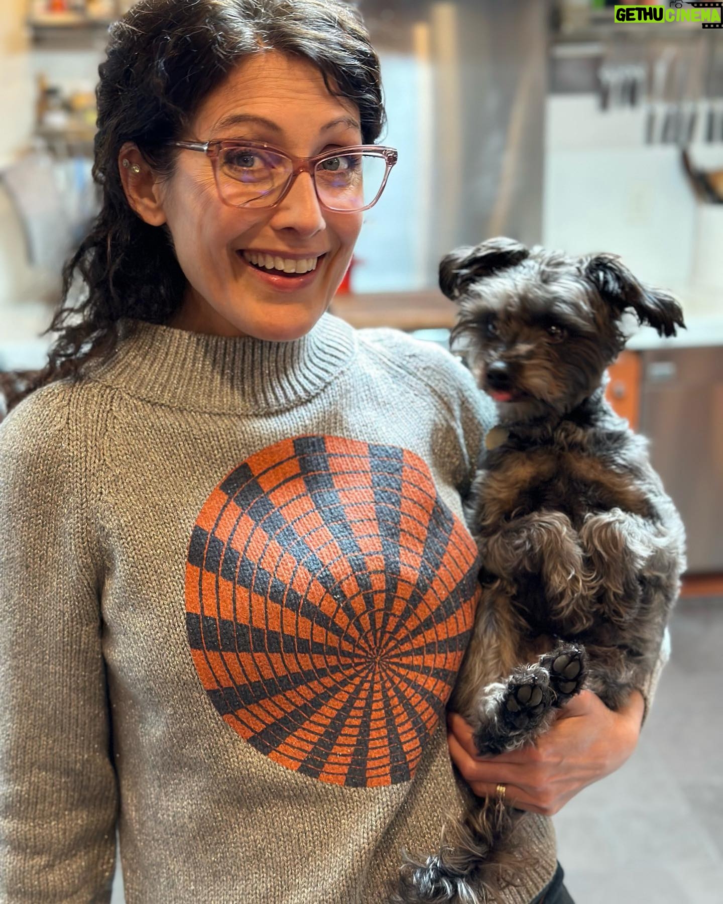 Lisa Edelstein - 4.5K Likes - Who loves rainy days more than me and Banana?? #dogsofinstagram #pluviophile 📷 @robertrussellworks