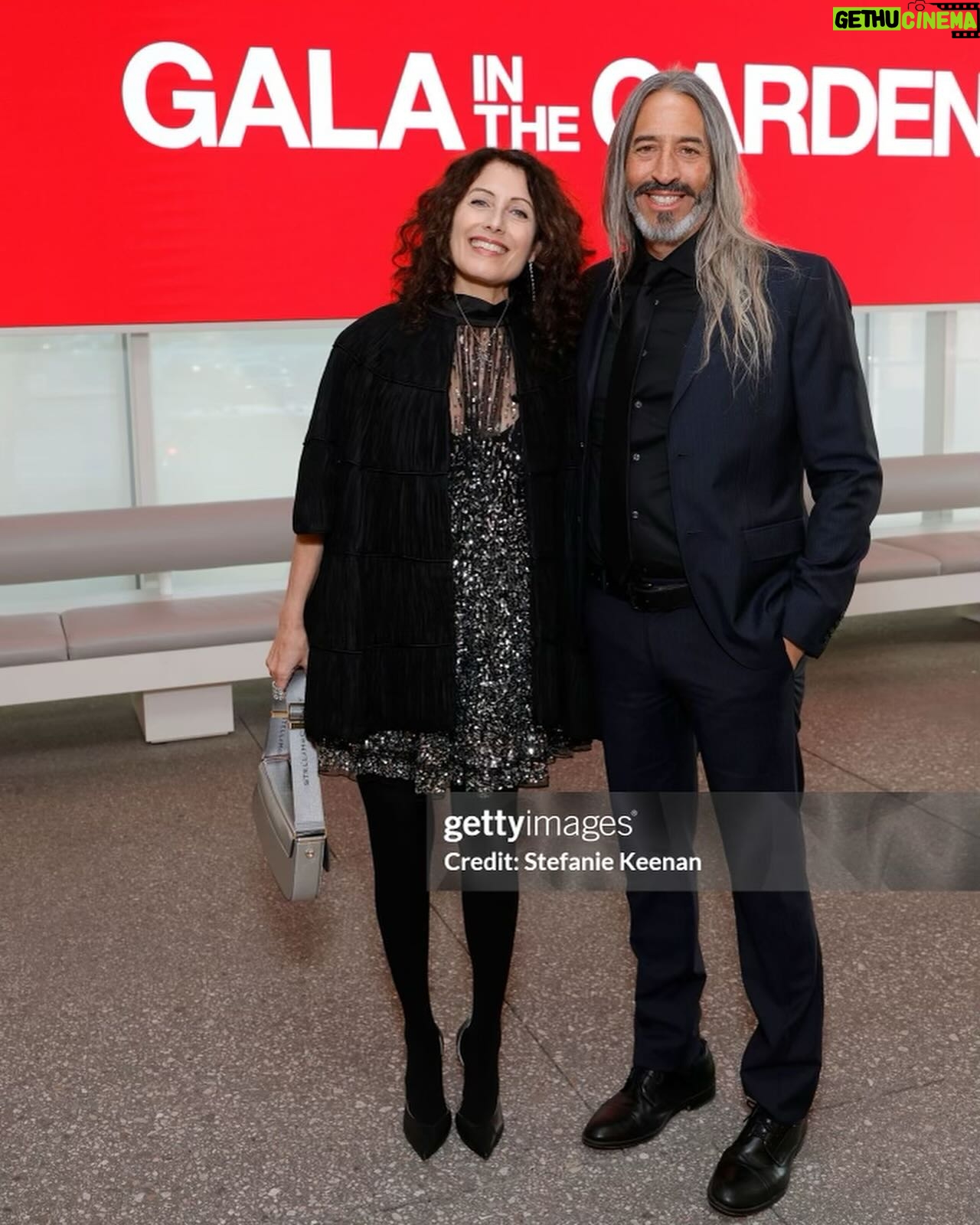 Lisa Edelstein - 3.7K Likes - Thank you @hammer_museum for another beautiful galainthegarden where @robertrussellworks and I grabbed a quick smooch at the very spot we met 13 1/2 years ago! @aliceandolivia @stellamccartney @piferi